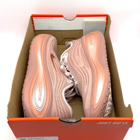 Nike Womens Vomero 18 Plus Particle Pink Shoes Sz 9.5 New Running HV8154-601 - Picture 9 of 10